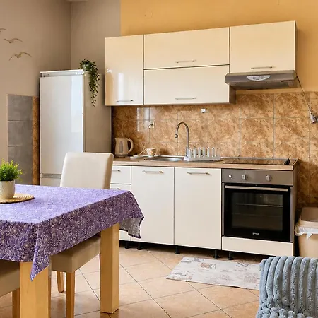 2 Bedroom Stunning In Plastovo