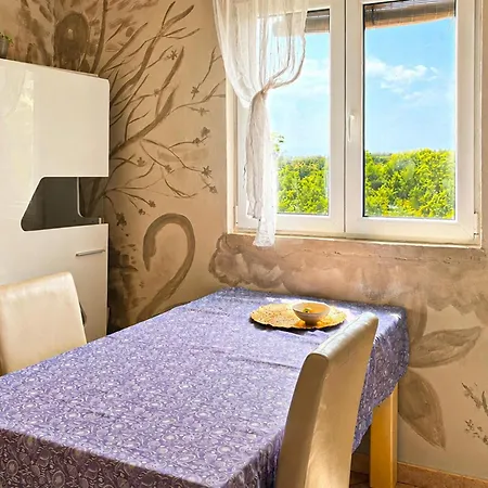 2 Bedroom Stunning In Apartament