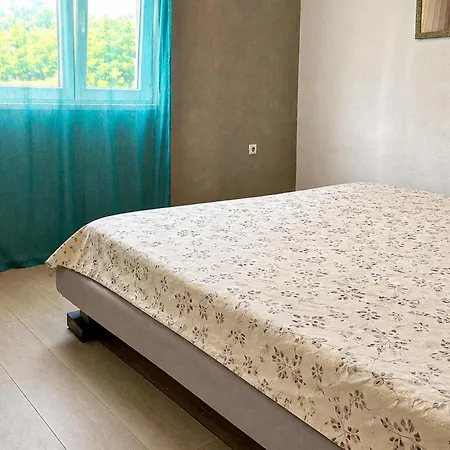Apartament 2 Bedroom Stunning In